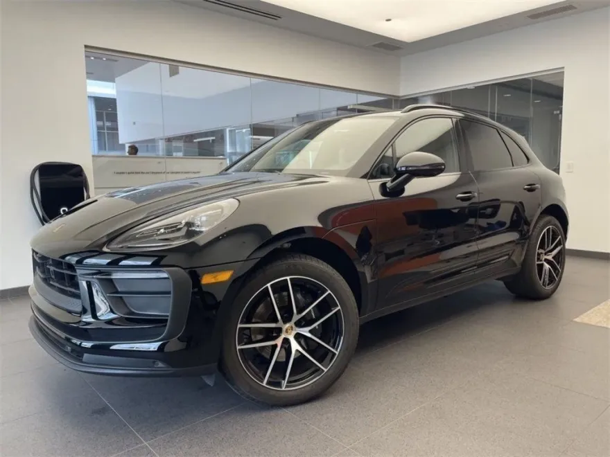 2025 Porsche Macan Base photo 1