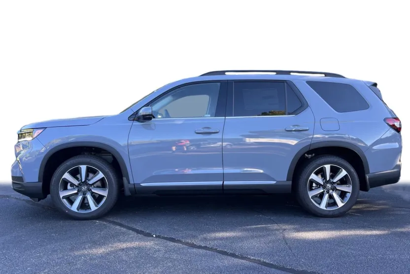 2025 Honda Pilot Touring photo 1