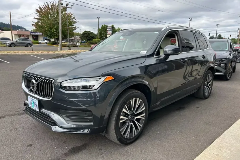 2021 Volvo XC90 T5 Momentum photo 1