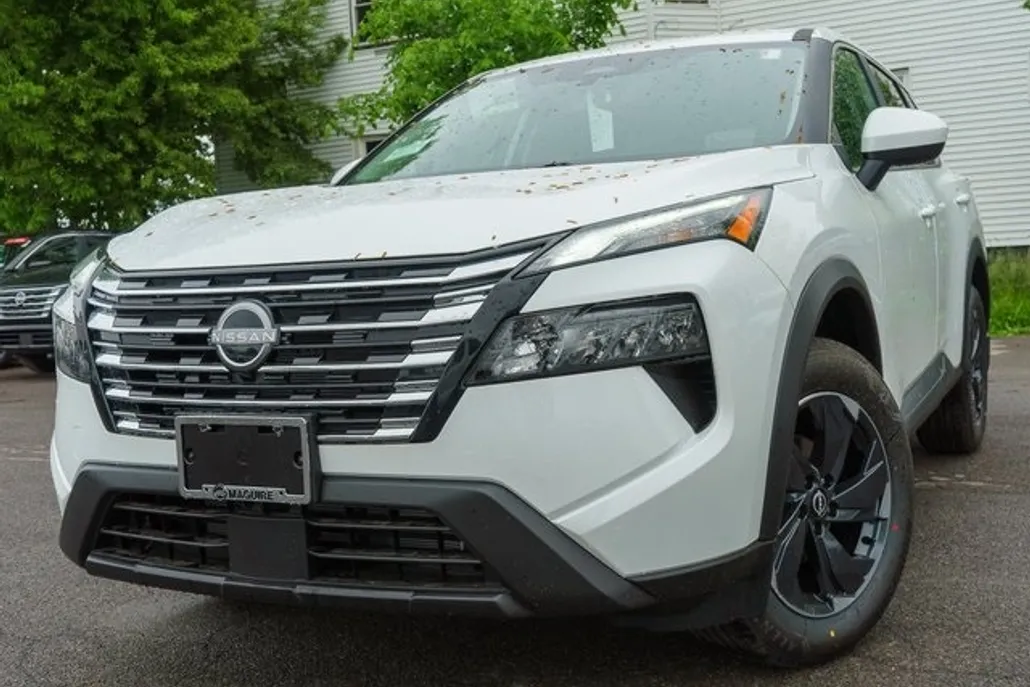 2025 Nissan Rogue SV photo 1