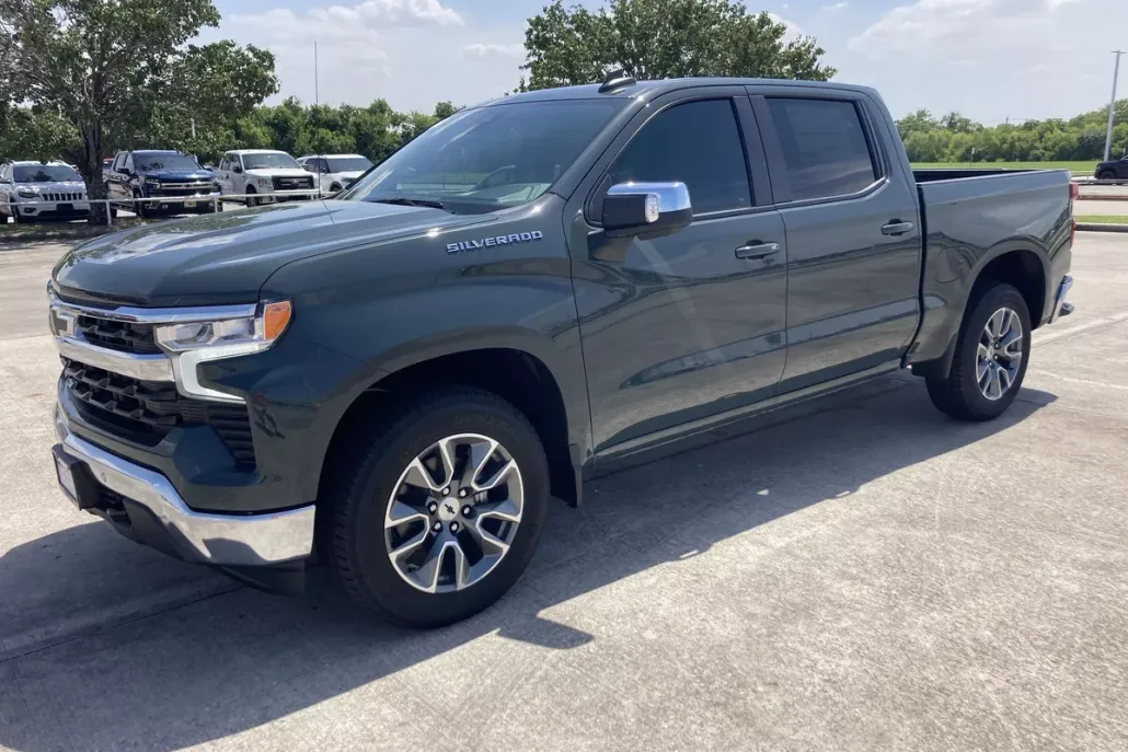2025 Chevrolet Silverado 1500 LT photo 1