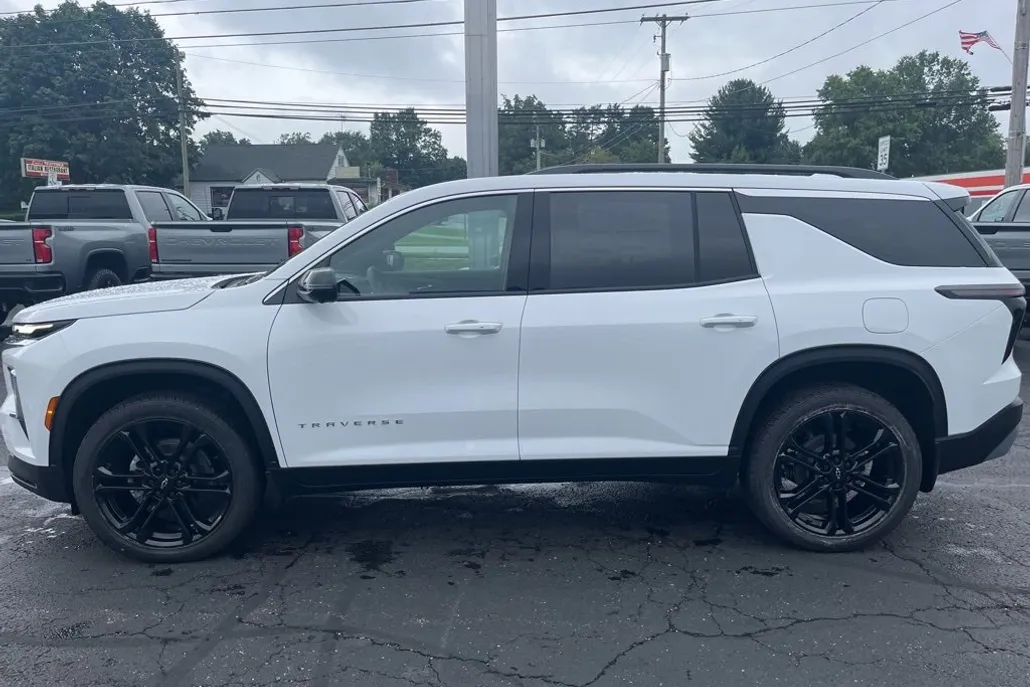 2026 Chevrolet Traverse photo 1