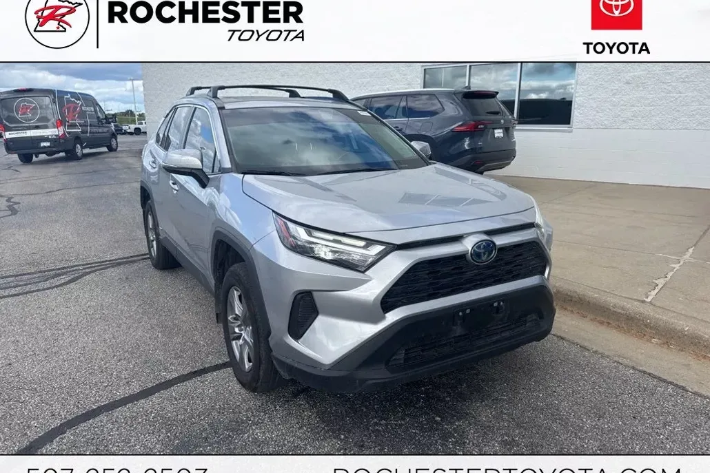 2024 Toyota RAV4 Hybrid XLE photo 1