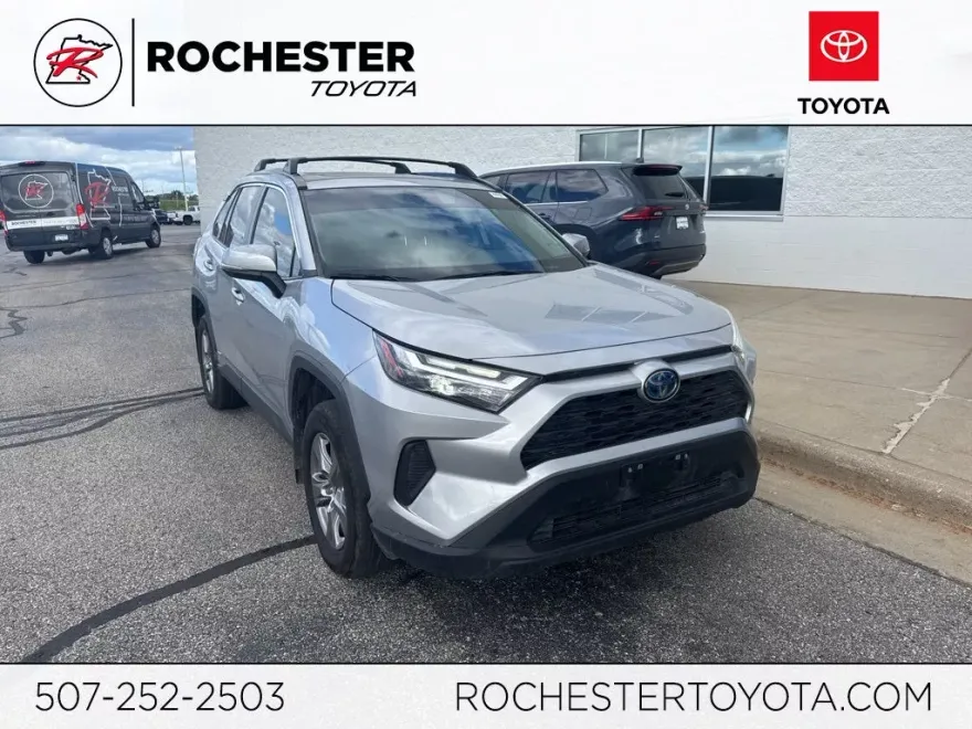 2024 Toyota RAV4 Hybrid XLE photo 1