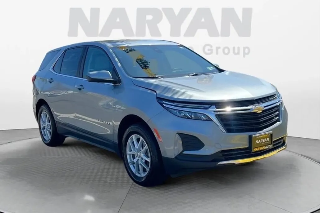 2023 Chevrolet Equinox LT photo 1