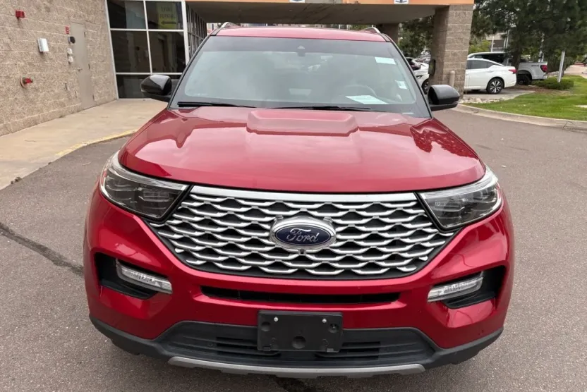 2021 Ford Explorer Platinum photo 1