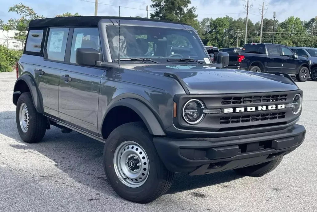 2025 Ford Bronco Base photo 1