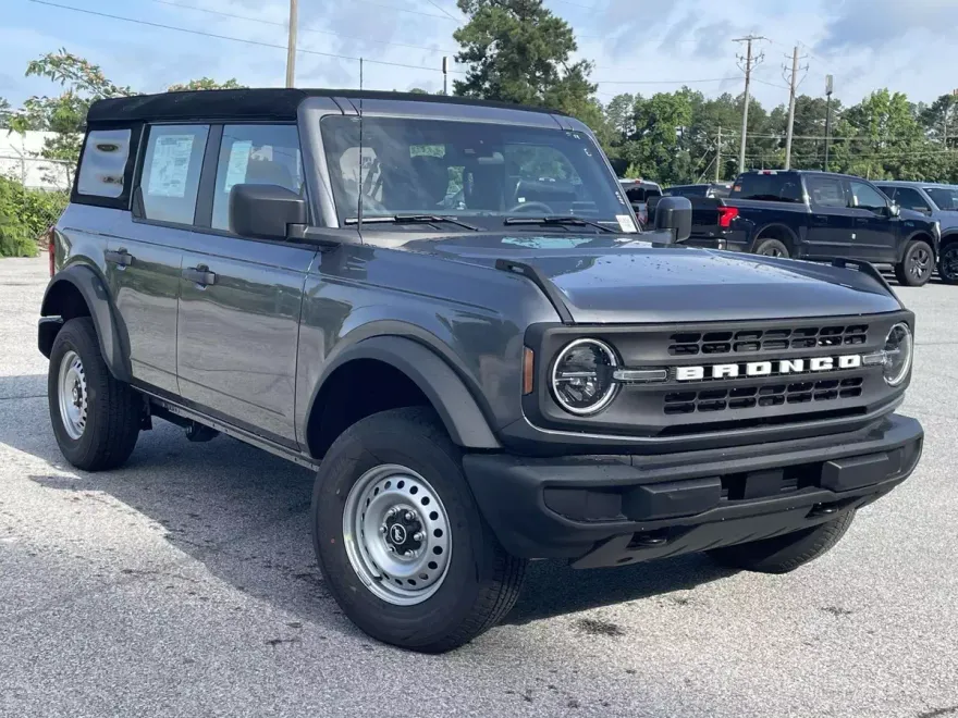 2025 Ford Bronco Base photo 1