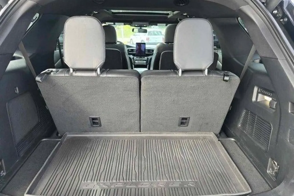 2022 Ford Explorer ST photo 1