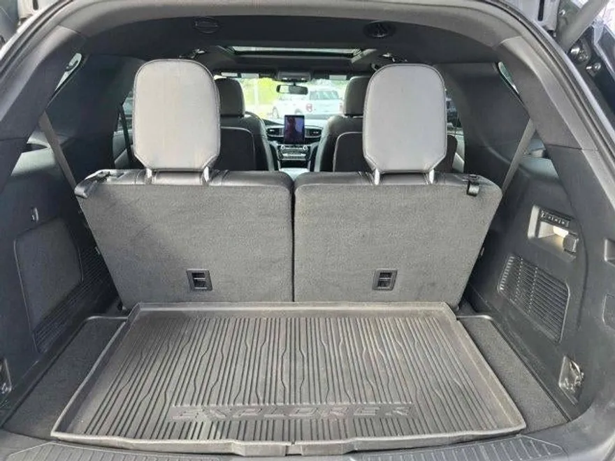 2022 Ford Explorer ST photo 1