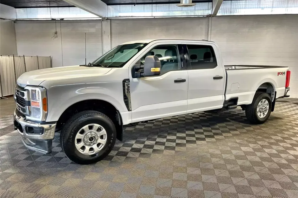 2023 Ford F-350 XLT photo 1