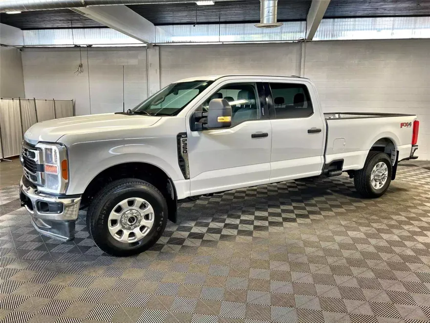 2023 Ford F-350 XLT photo 1
