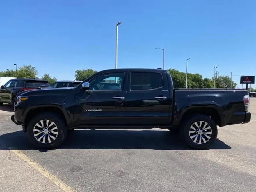 2022 Toyota Tacoma Limited V6 photo 1