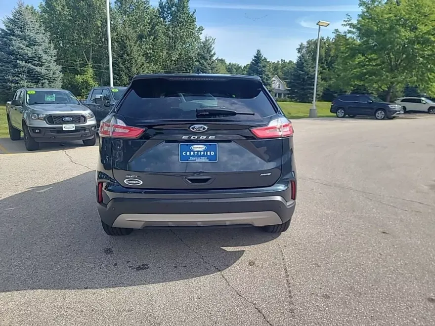2022 Ford Edge SEL photo 1
