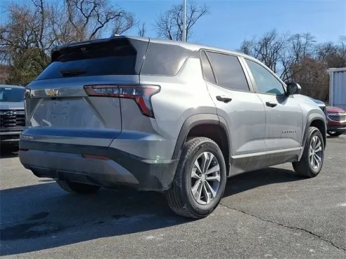 2025 Chevrolet Equinox LT photo 4