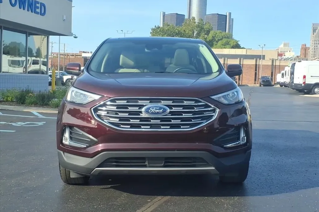 2022 Ford Edge SEL photo 1