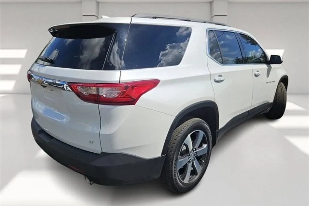 2021 Chevrolet Traverse Leather photo 1