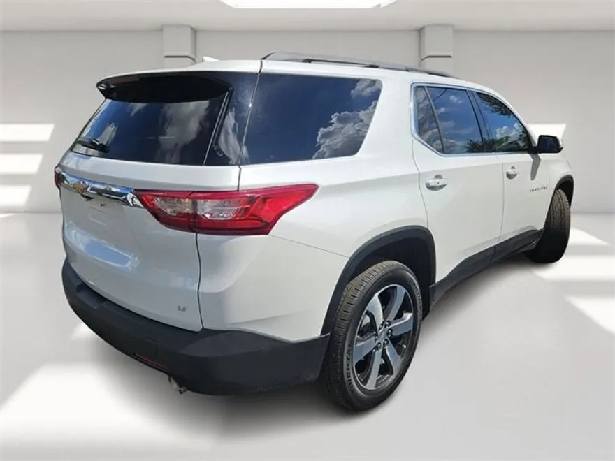 2021 Chevrolet Traverse Leather photo 1