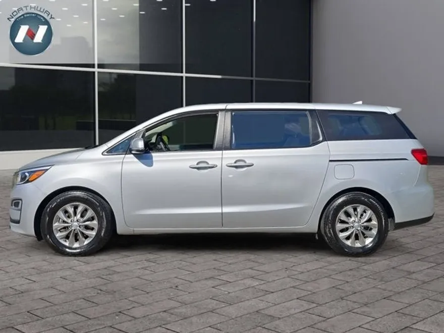 2019 Kia Sedona L photo 1