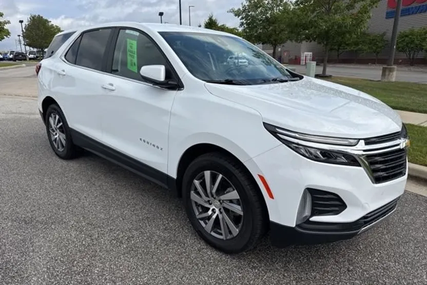 2024 Chevrolet Equinox LT photo 1