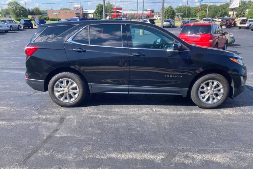 2020 Chevrolet Equinox LT photo 1