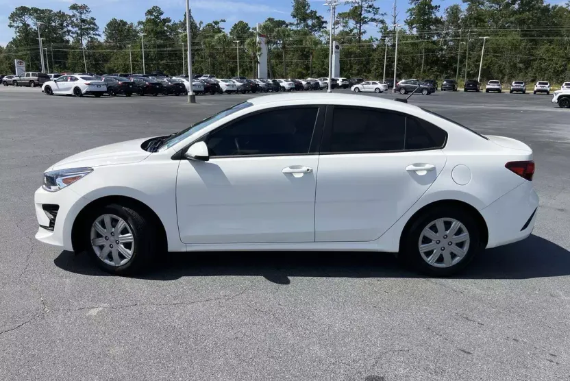 2023 Kia Rio LX photo 1
