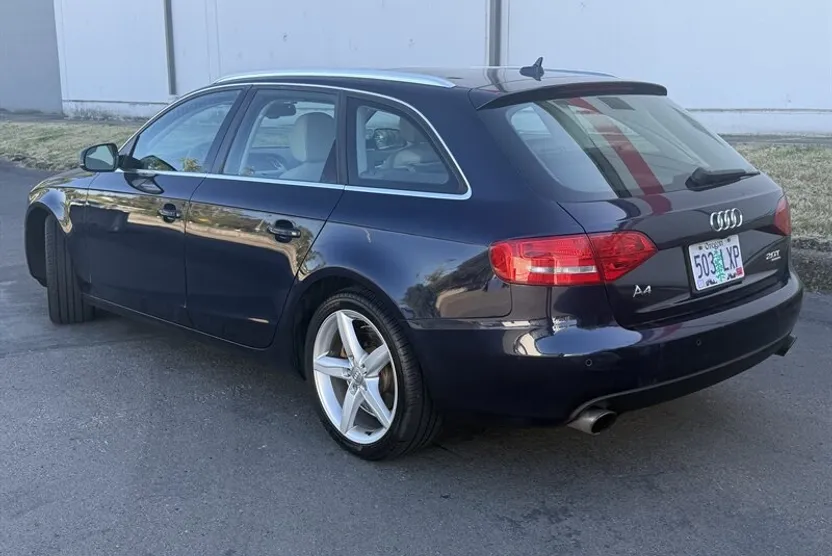 2010 Audi A4 2.0T Quattro Avant Prestige photo 1