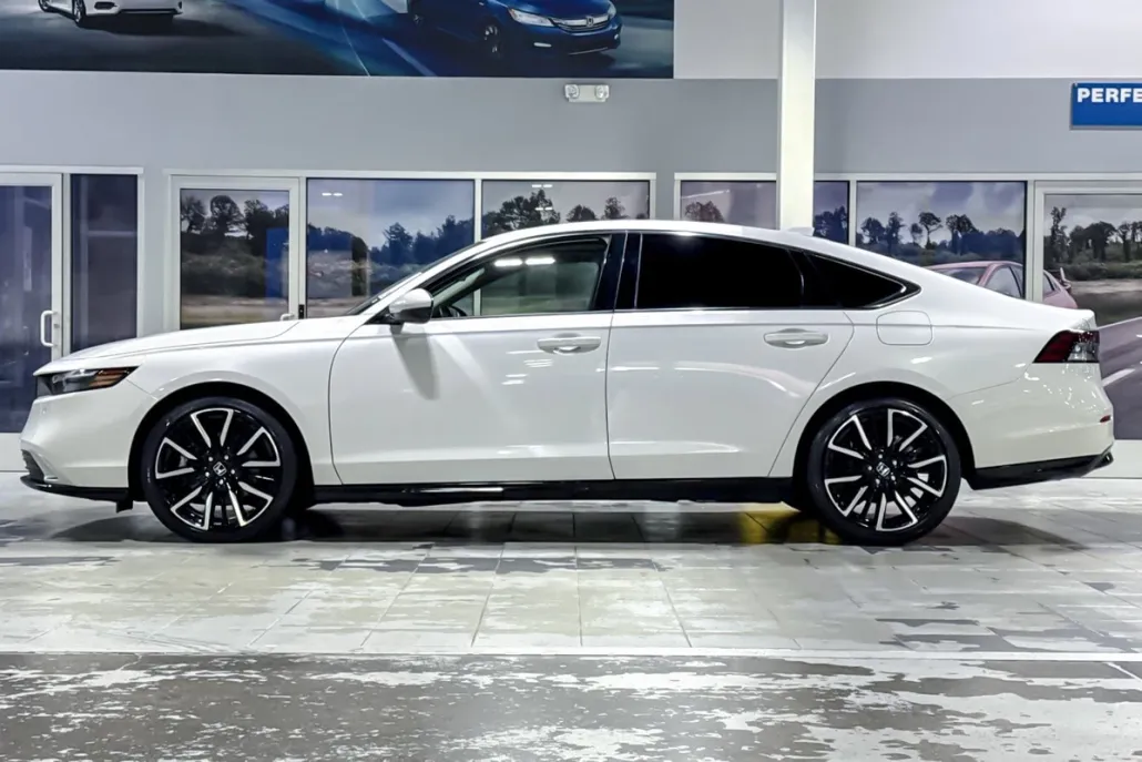 2023 Honda Accord Hybrid Touring photo 1