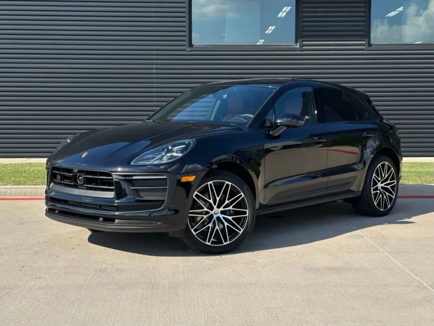 2026 Porsche Macan T photo 1