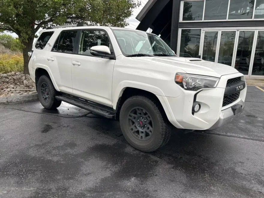 2018 Toyota 4Runner TRD Off-Road Premium photo 1