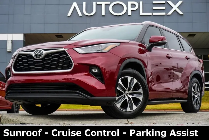 2023 Toyota Highlander XLE photo 1