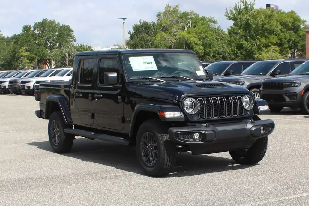 2025 Jeep Gladiator Sport S photo 1