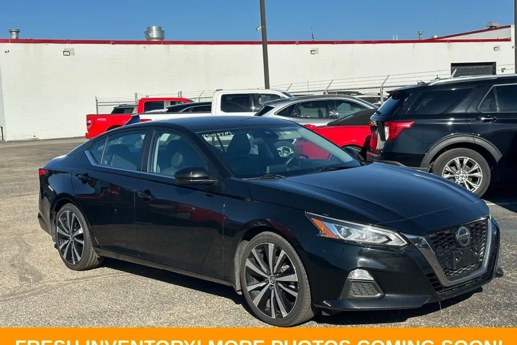 2022 Nissan Altima 2.5 SR photo 1