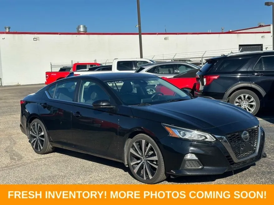 2022 Nissan Altima 2.5 SR photo 1