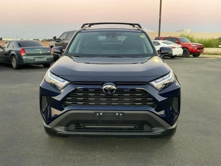 2025 Toyota RAV4 XLE photo 1