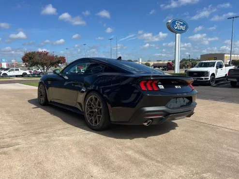 2025 Ford Mustang GT photo 4