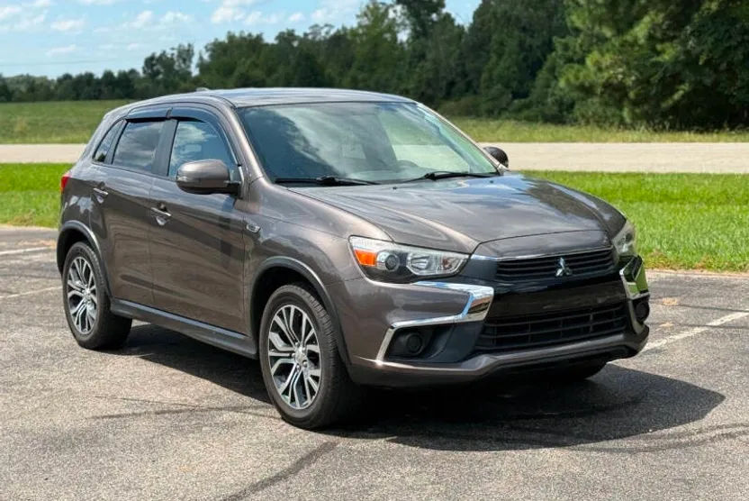 2017 Mitsubishi Outlander Sport LE photo 1