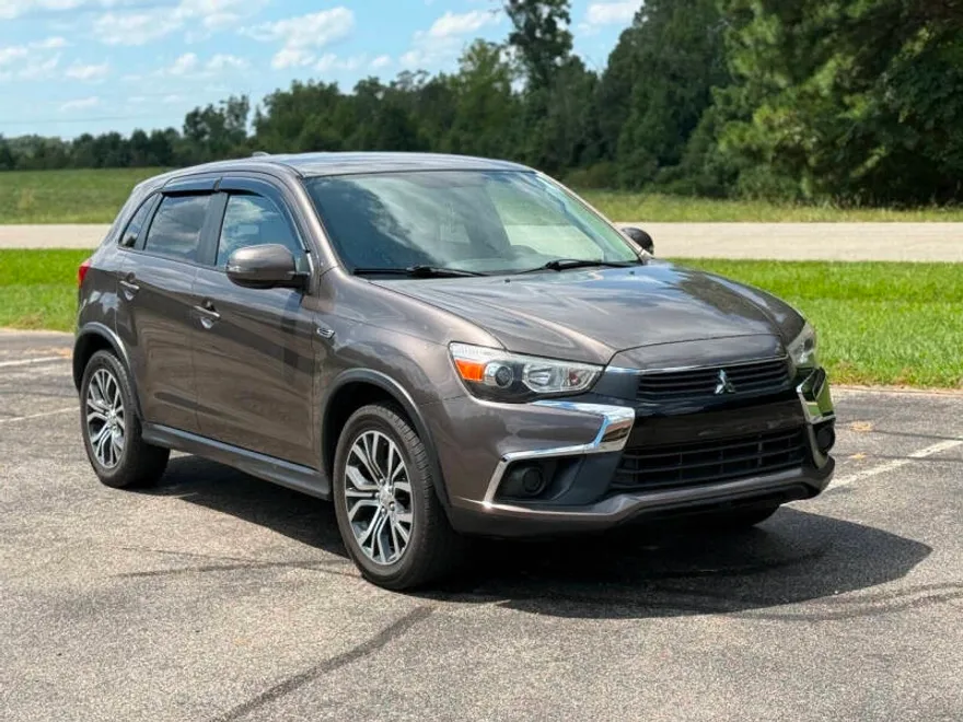 2017 Mitsubishi Outlander Sport LE photo 1