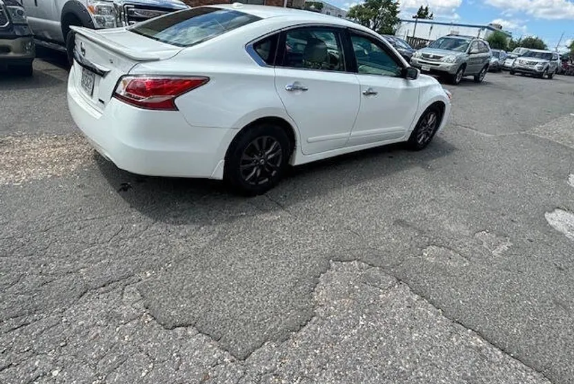 2015 Nissan Altima 2.5 S photo 1