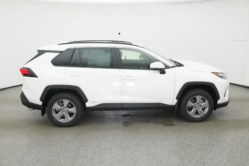2025 Toyota RAV4 Hybrid XLE photo 1