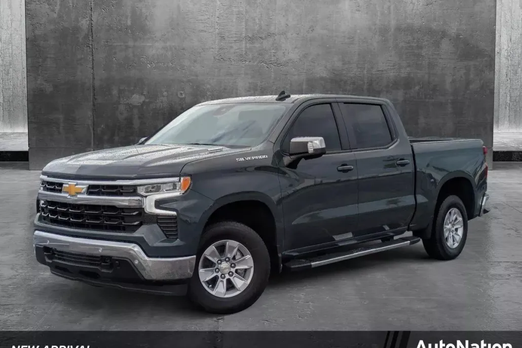 2025 Chevrolet Silverado 1500 LT photo 1