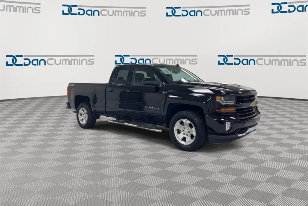 2017 Chevrolet Silverado 1500 LT2 photo 1