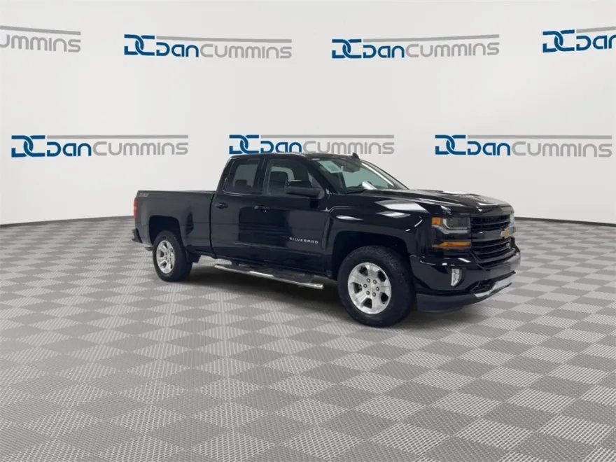 2017 Chevrolet Silverado 1500 LT2 photo 1