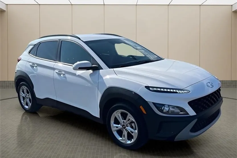2022 Hyundai Kona SEL photo 1