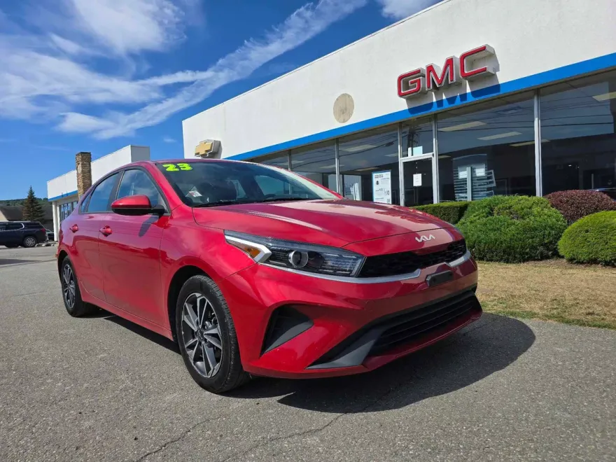 2023 Kia Forte LXS photo 1