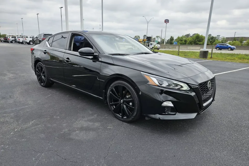 2022 Nissan Altima 2.5 SR photo 1