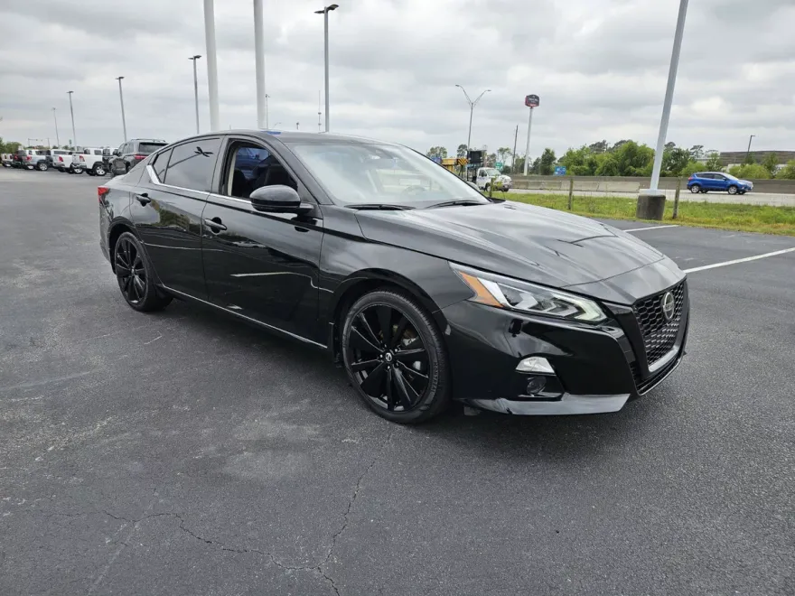 2022 Nissan Altima 2.5 SR photo 1