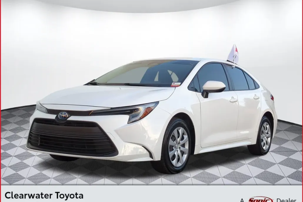 2024 Toyota Corolla Hybrid LE photo 1