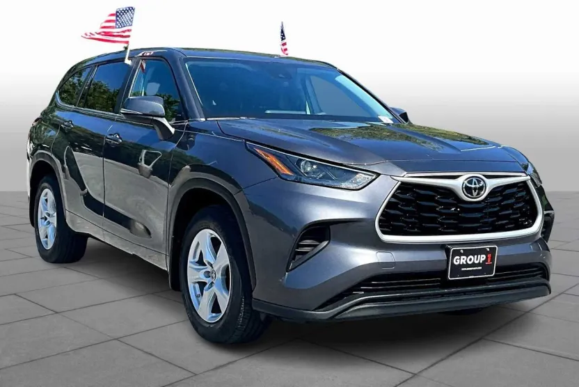 2023 Toyota Highlander L photo 1