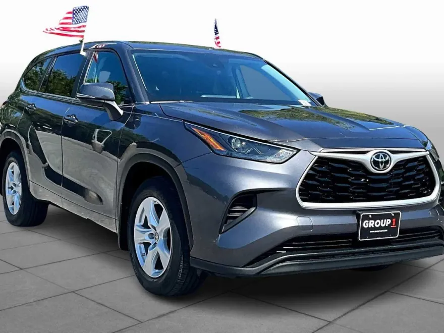 2023 Toyota Highlander L photo 1
